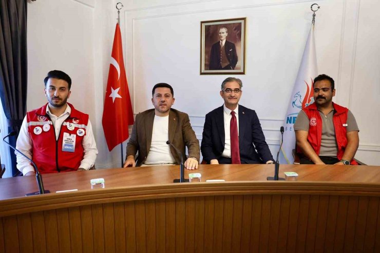 Damla Gönüllülük Hareketi heyetinden Başkan Arı’ya ziyaret