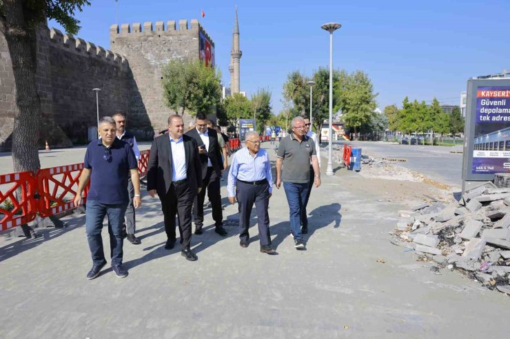 Başkan Büyükkılıç’tan Cumhuriyet Meydanı ve Yeraltı Çarşısı’ndaki yatırımlara yakın takip