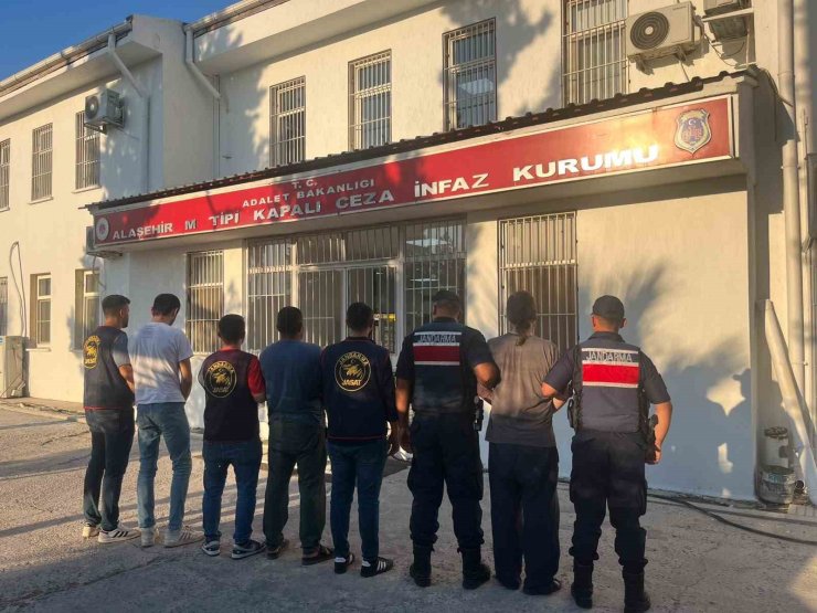 Alaşehir’de 21 adrese eş zamanlı uyuşturucu operasyonu