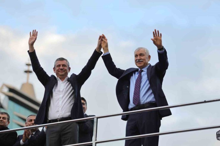 Rüşvetten ceza alan Başkan Karalar’a Adana halkından tepki: "Rüşvet alan cezasını çeker"