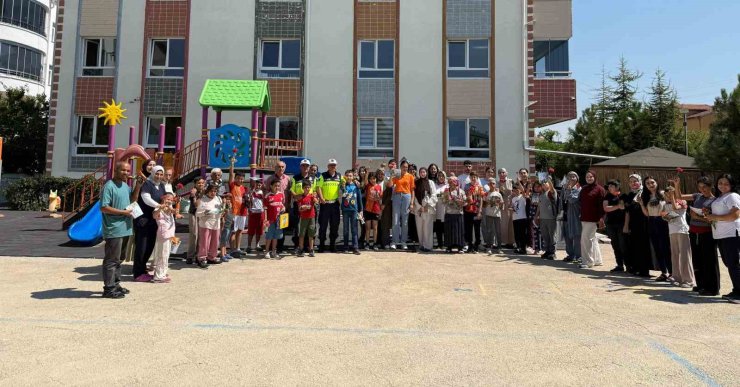 Jandarmadan öğrencilere trafik eğitimi