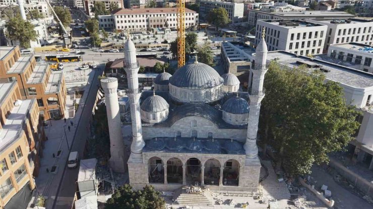 Başkan Taşkın ve Milletvekili Babacan Yeni Cami’deki çalışmaları inceledi