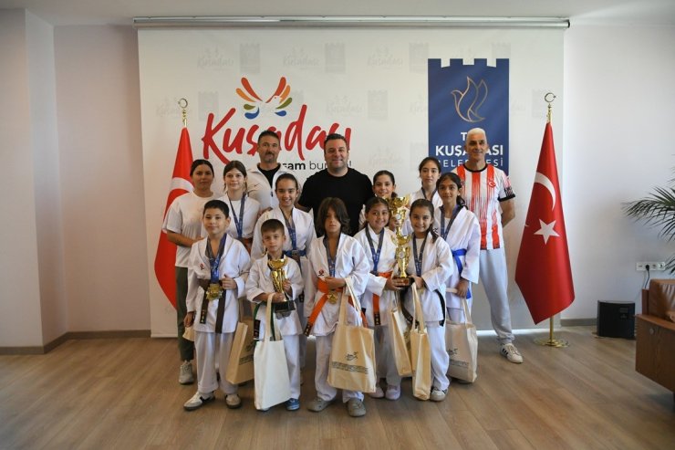 Kuşadalı genç karateciler Bursa’dan madalyalarla döndü