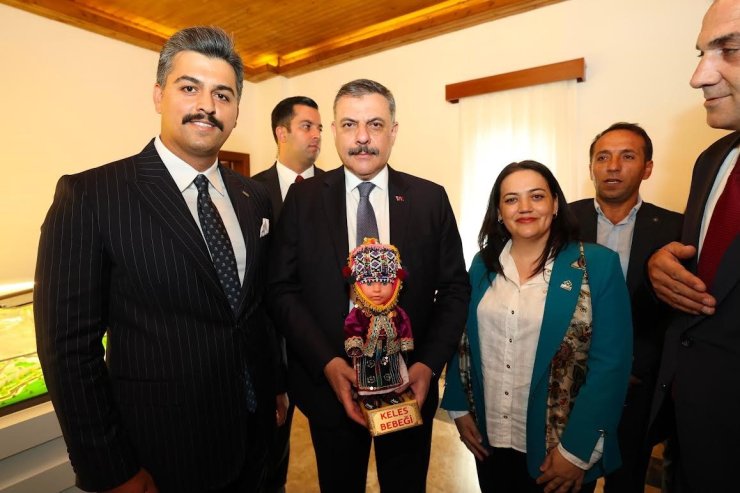 DAĞDER’den İçişleri Bakanı Mustafa Çiftçi’ye anlamlı hediye: Keles Bebeği