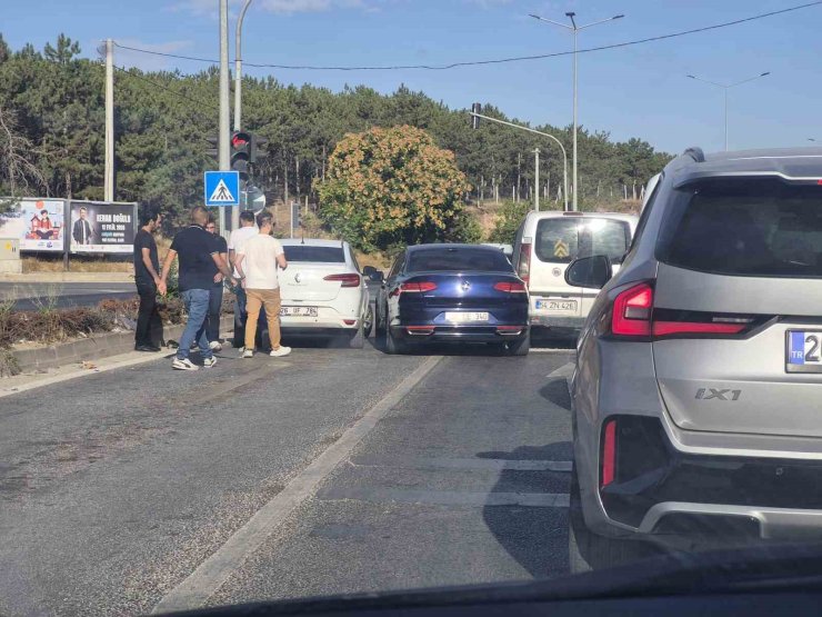 Eskişehir’de 3 aracın karıştığı kazada hasar oluştu
