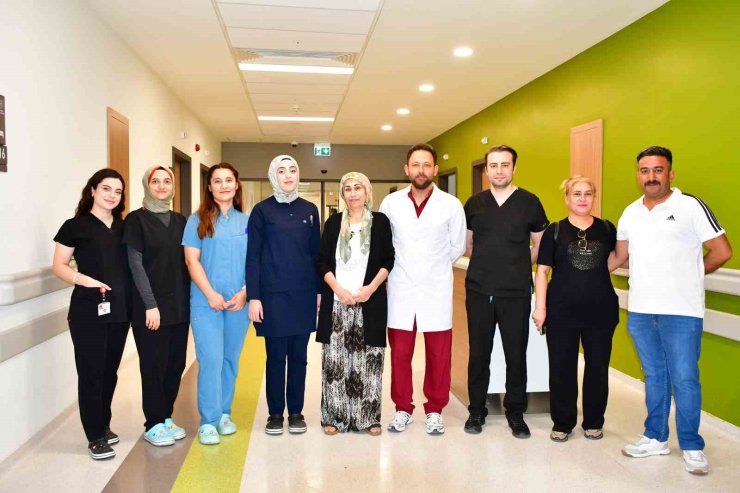 Karnından 20 kiloluk tümör çıkarılan hasta sağlığına kavuştu