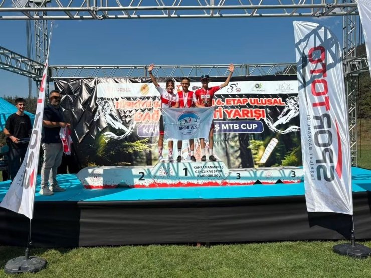 Akhisarlı bisikletçiler Kahramanmaraş’ta madalyaları topladı