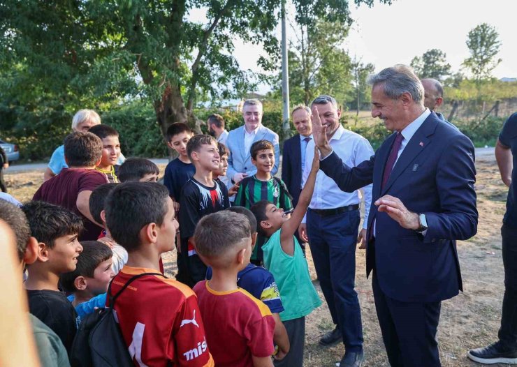 Spor tesisi açılışı çocuklara çifte bayram oldu