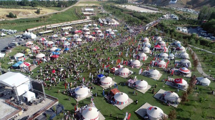 Kahramanmaraş’ın kültürel zenginlikleri Ahlat’ta dünyaya tanıtıldı