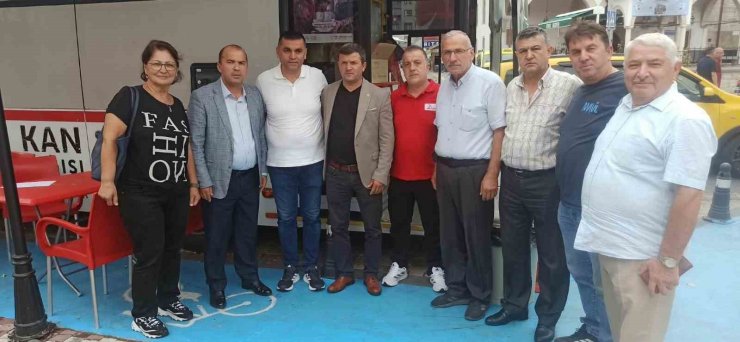 Devrekli muhtarlardan Kızılay’a kan bağışı