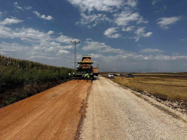 Kaymakam Aslan, asfalt çalışmasını inceledi