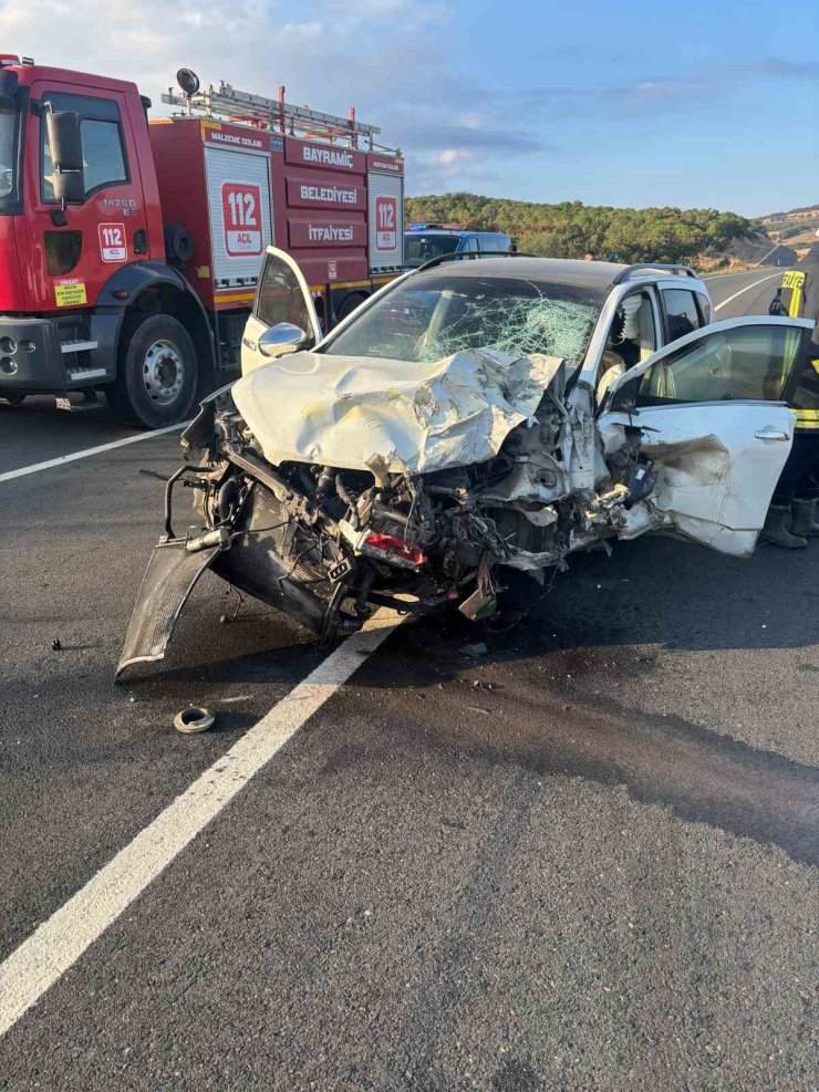 Çanakkale’de 2 otomobil kafa kafaya çarpıştı: 1 ölü