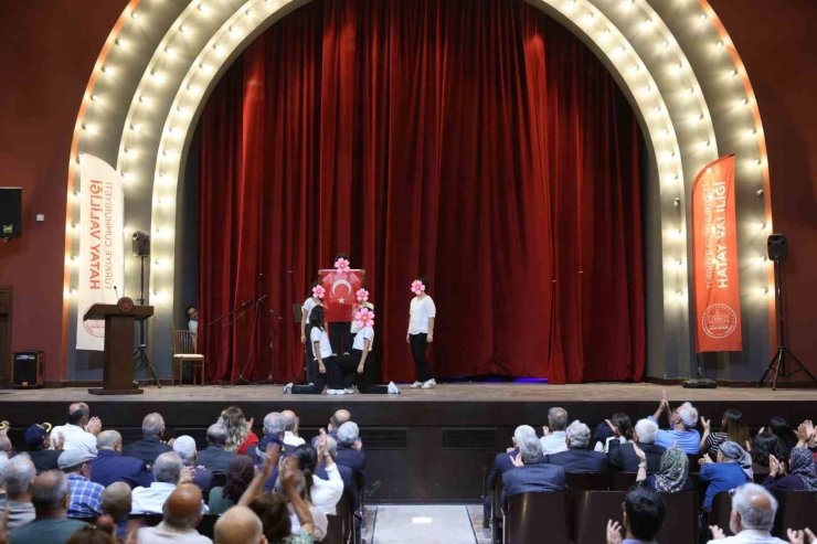 Hatay’da yaşlılar ve çocuklar 30 Ağustos Zafer Bayramı programında bir araya geldi