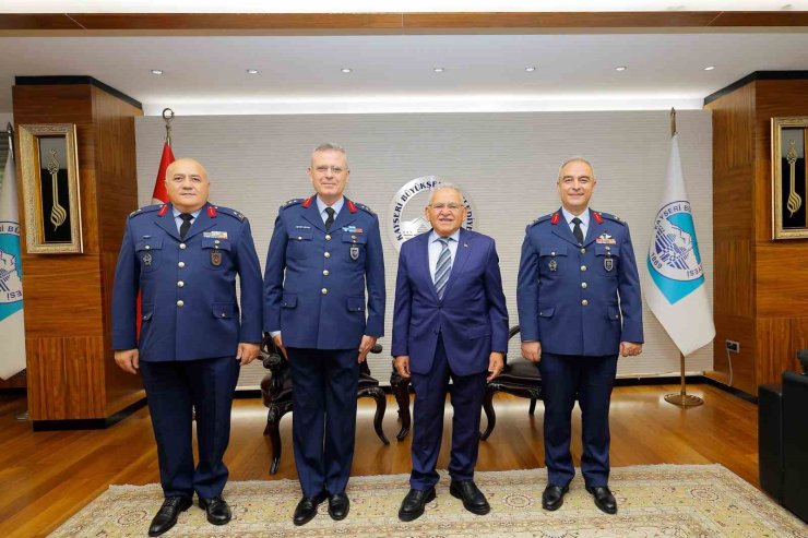 Başkan Büyükkılıç, Kayseri’nin yeni atanan komutanlarını ağırladı