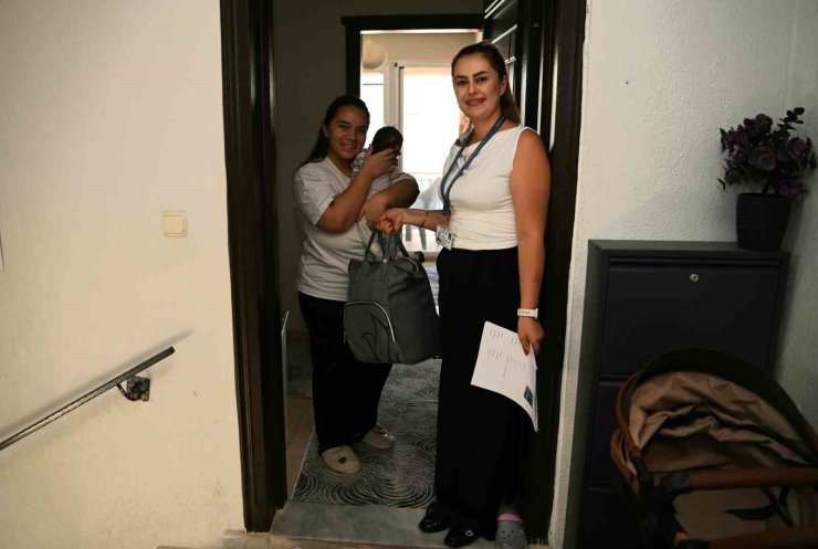Kuşadası Belediyesi 8 ayda 115 bebeğin sevincine ortak oldu
