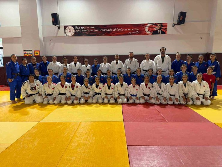 Yıldız Kadın Judo Milli Takımı, Salihli’de güç topluyor