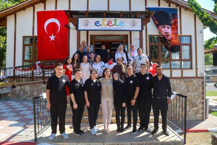 Uşak Belediyesi özel bireyleri iş hayatına kazandıran kafeyi hizmete açtı