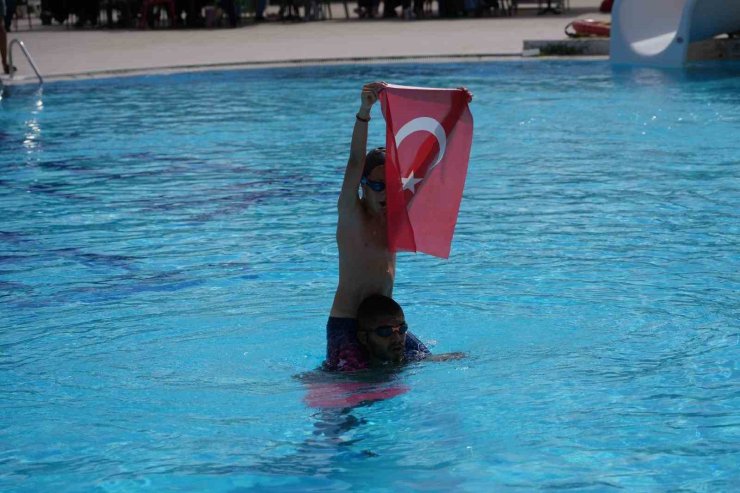 Yaz spor okulları sona erdi, yüzlerce öğrenci sertifikalarını aldı