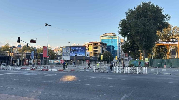 30 Ağustos Zafer Bayramı kutlamaları nedeniyle Vatan Caddesi trafiğe kapatıldı