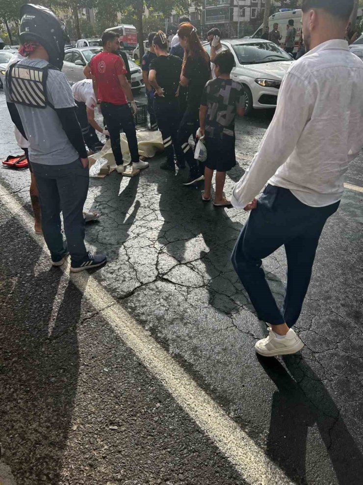 Yolun karşısına geçmeye çalışırken hayatını kaybetti