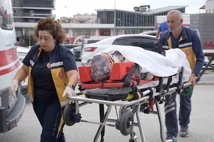 Kastamonu’da otomobil ile kamyon çarpıştı: 4 yaralı