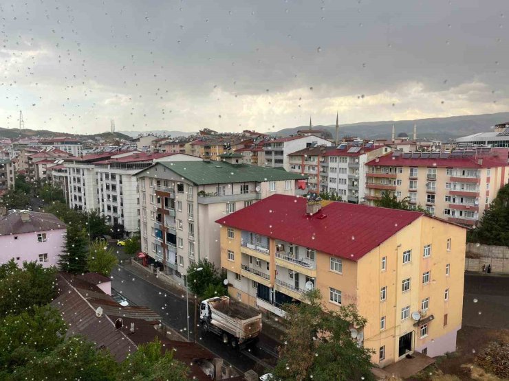 Bingöl’de sağanak yağış etkili oldu