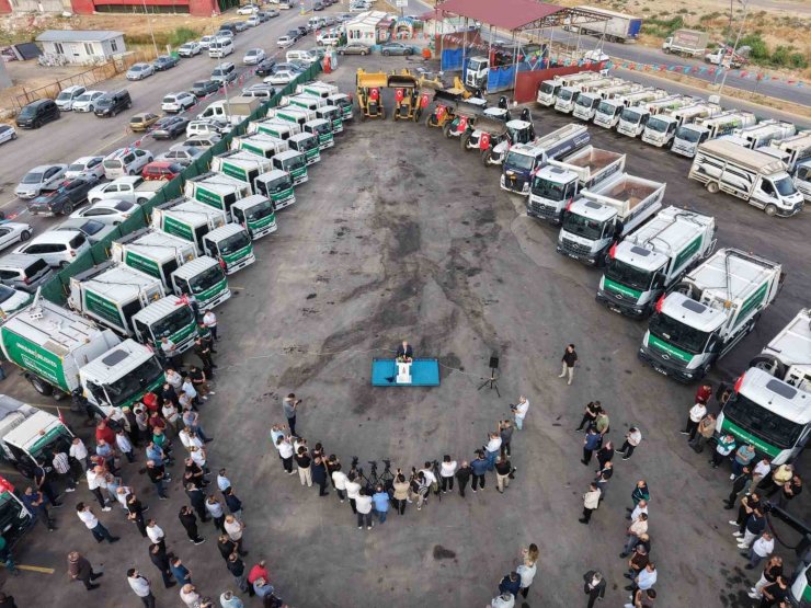 Onikişubat Belediyesi 200 milyon liralık yatırımla 30 yeni hizmet aracı aldı