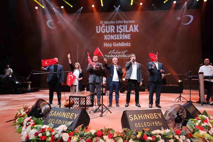 Şahinbey’de zaferin coşkusu şarkılarla taçlandı