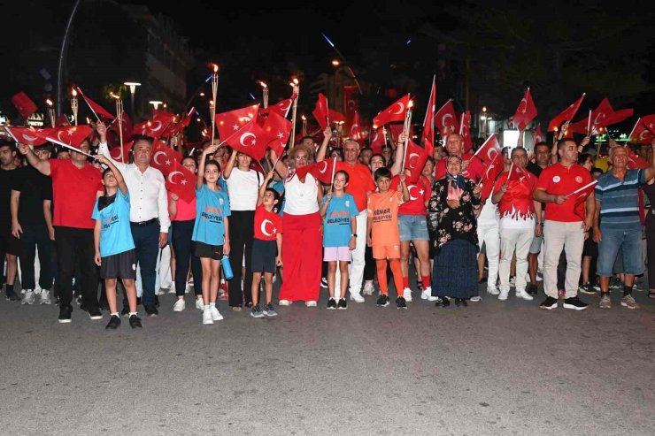 Kemer’de 30 Ağustos fener alayı coşkusu