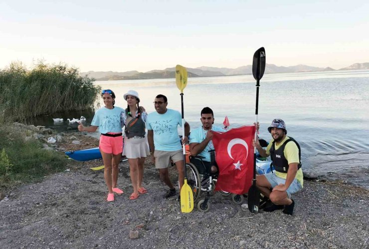 Köyceğiz Gölü’nde 30 Ağustos ve Dünya Barış Günü’nde ‘İki Devlet Bir Can’ mesajı