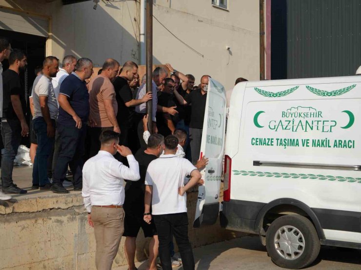 Batan gemide hayatını kaybeden Nihat Balyemez’in cenazesi Gaziantep’e getirildi