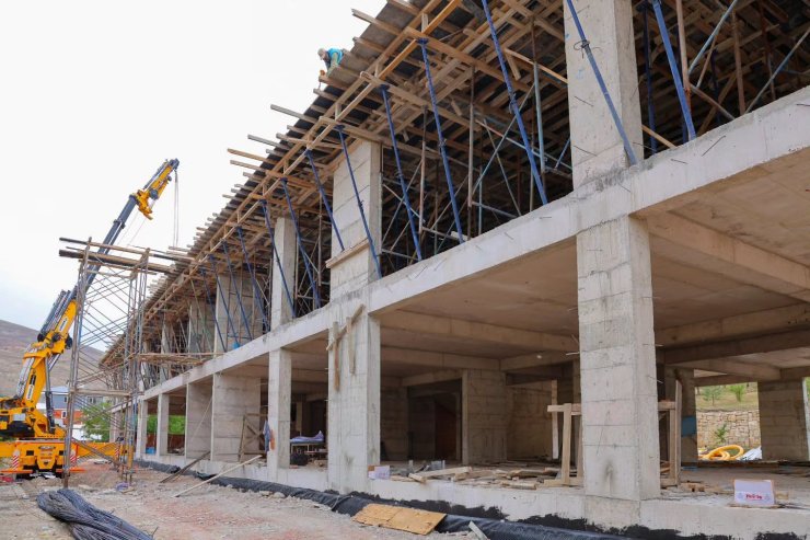 Bayburt’ta 3 okulun yapımı devam ediyor