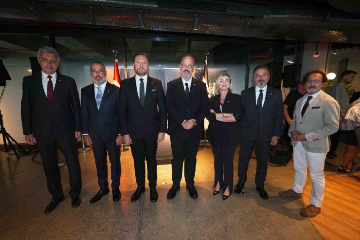 Beşiktaş Yönetim Kurulu Üyeleri, BJK-Kabataş Vakfı Okulları’nın öğretmenlerini Tüpraş Stadyumu’nda ağırladı