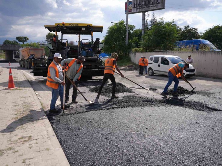Düzce’de asfalt çalışmaları gece gündüz devam ediyor