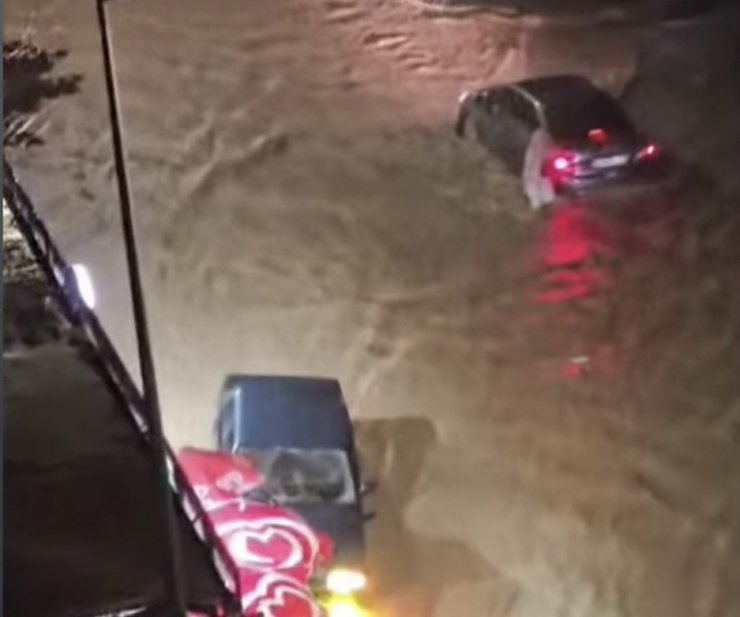 Fatsa’da sağanak: Yollar göle döndü