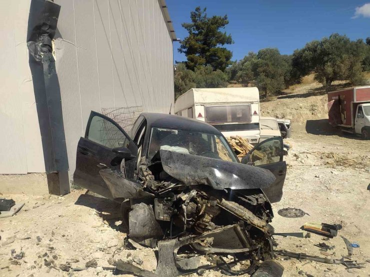 Kuşadası’nda trafik kazası: 2 yaralı