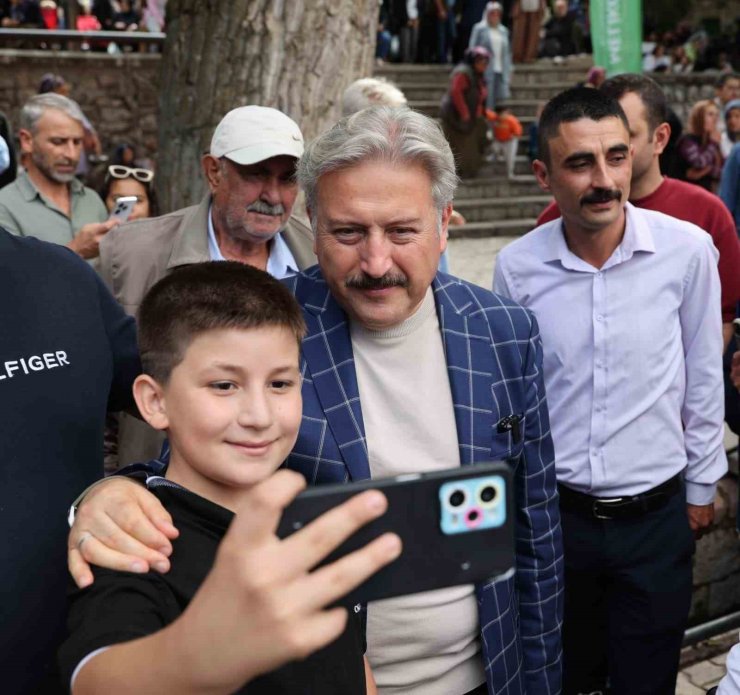 Başkan Palancıoğlu Ağırnas Pilav Şenliği’nde vatandaşlarla ve muhtarlarla bir araya geldi