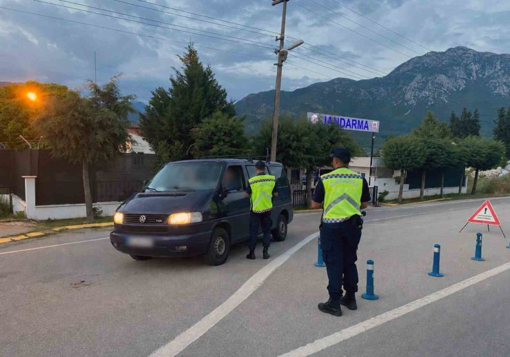 Muğla’da Jandarma trafik denetimlerinde 155 araç trafikten men edildi