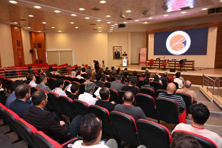 Farklı ülke ve şehirlerden akademisyenlerin katıldığı sempozyumda tarih eğitimi masaya yatırıldı