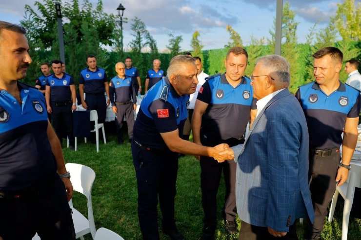 Başkan Büyükkılıç, Zabıta Haftası dolayısıyla zabıta personeli ile buluştu