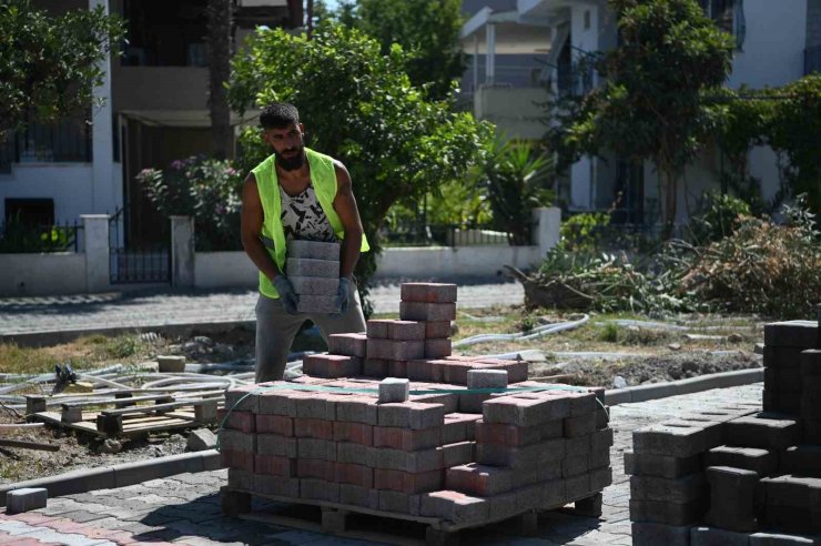 Kuşadası’nda yollar yenileniyor