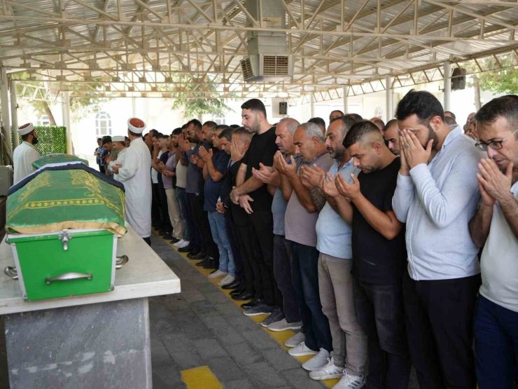 KKTC’de batan yolcu gemisinde hayatını kaybeden 14 yaşındaki Nisa, Gaziantep’te defnedildi
