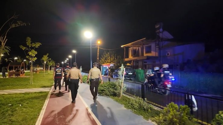 Adıyaman’da asayiş uygulamasında 2 aranan şahıs yakalandı
