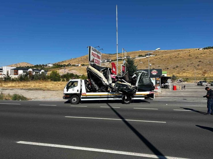Kayseri’de yolcu otobüsü ile minibüs çarpıştı: 3 yaralı