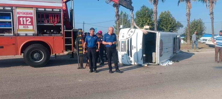 Ceyhan’da minibüs ile otomobil çarpıştı: 1 ölü, 3 yaralı