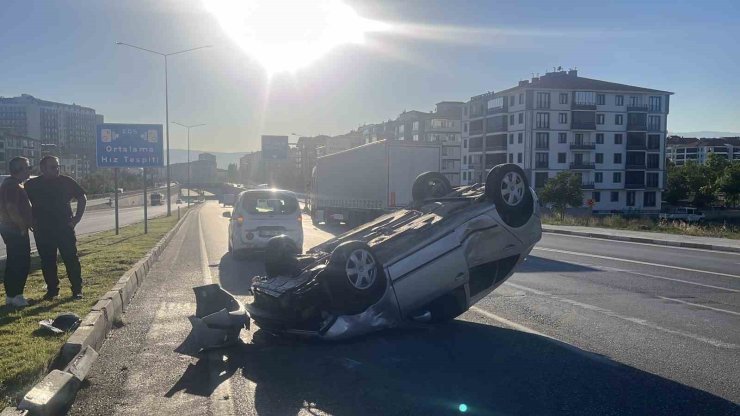 Çorum’da otomobil refüje çıkarak takla attı: 1 yaralı