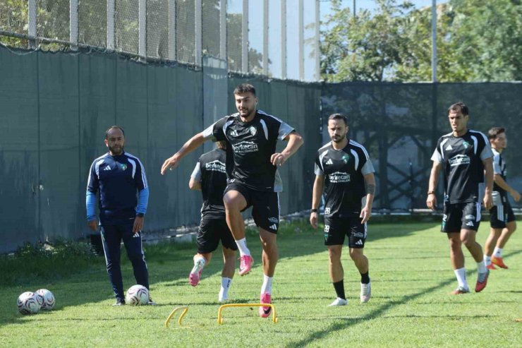 Florian Aye: "Takım ruhuyla hareket edip gol arayışında olan Florian göreceksiniz"