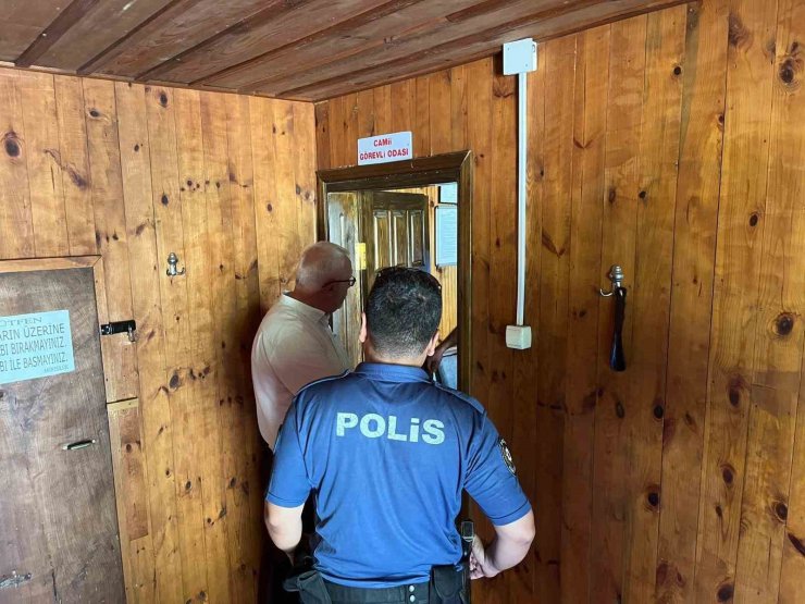 Sinop’ta tarihi camide şüpheli olay: Elektrik hattı kesildi, imam odasının kapısı zorlandı
