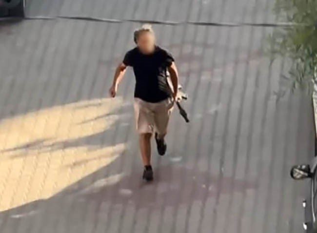 Sokak ortasında pompalı tüfekle dehşet saçan şahıs yakalandı