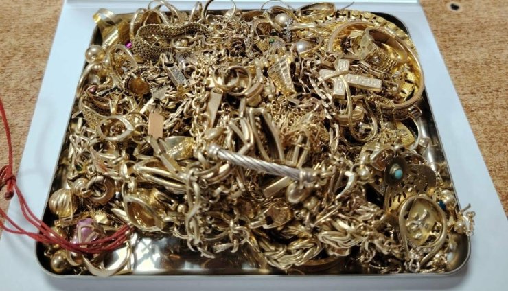 Türkiye’ye sokulmak istenen 708 gram kaçak altın komşuya takıldı